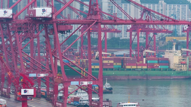 延时香港港口与香港货柜船