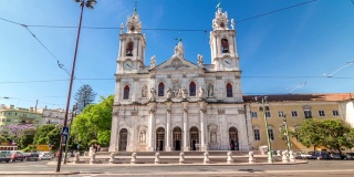 从葡萄牙里斯本的街道上看埃斯特雷拉大教堂