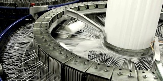 纺织工业。工厂纺纱机上的纱轴