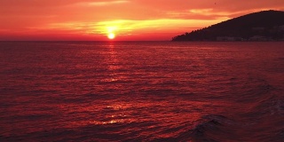 日落时从船上拍摄的王子群岛风景，伊斯坦布尔的慢镜头