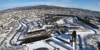 五街炮台是日本北海道函馆市冬季的历史建筑，是日本北海道函馆市的著名地标