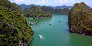 鸟瞰图海洋湾与船皮划艇在海水上