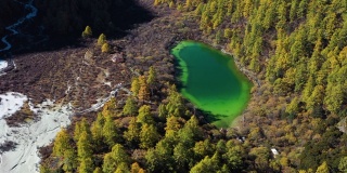 中国云南四川稻城亚丁自然保护区珍珠湖4K鸟瞰图