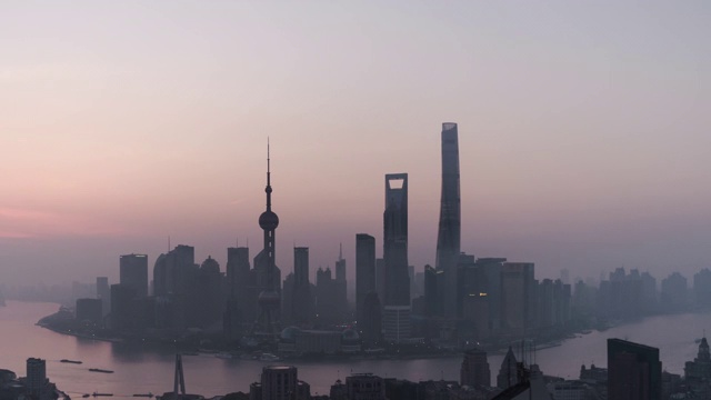 T/L ZO鸟瞰图上海天际线在黎明，从夜晚到白天/上海，中国