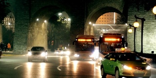 夜晚的城市交通