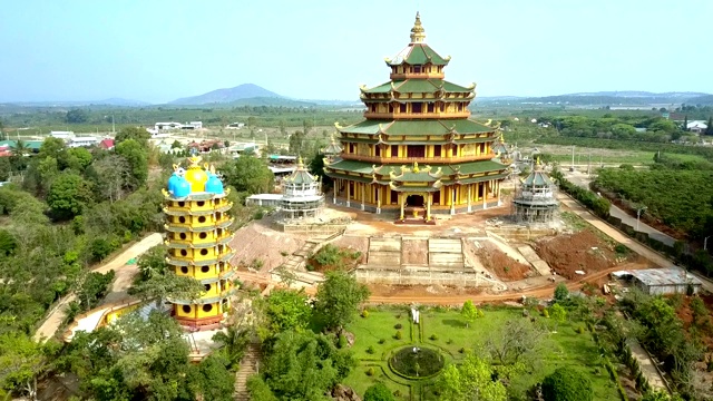塔形多层宝塔由巨大的寺庙建造而成