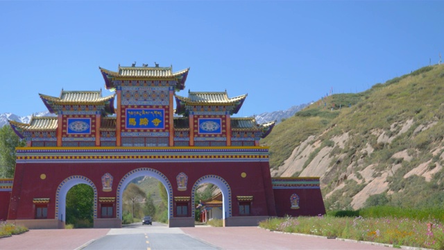 中国甘肃张掖马地寺的古代传统建筑。中文翻译:马蒂庙。