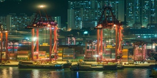 4K延时:香港码头商埠货柜仓库及工作吊车桥在夜间装载货柜。