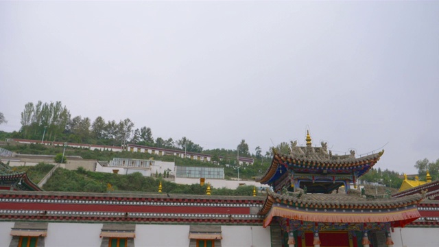塔尔寺是中国青海省西宁市湟中县的一座藏传佛教寺院。