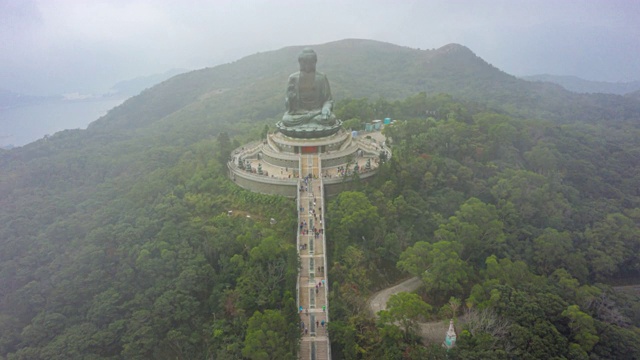 云雾缭绕的天坛大佛，昂坪360，中国香港