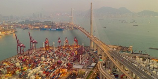 国际港口在香港进出口业务物流中使用起重机装载集装箱的超失效或滞后