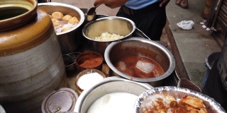近距离拍摄的北印度次大陆流行的街头食物手持万向架在4k