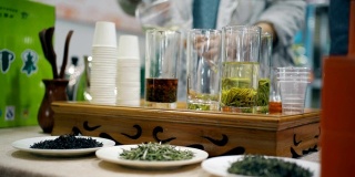 市场上有各种各样的茶叶出售