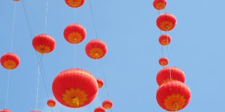 中国的红灯笼在天空庆祝春节