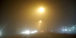 雾霾之夜市内交通状况