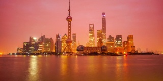 日出时上海天际线的时间推移，中国。