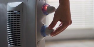 CU，冬季打开采暖散热器。调整散热器上的温度旋钮。