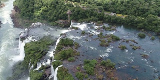 鸟瞰图Iguaçu的瀑布，Foz do Iguaçu，巴西和阿根廷的米塞内斯的旅游点。伟大的景观。