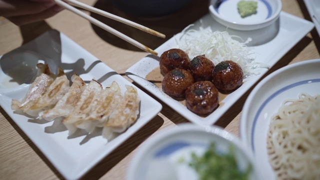 章鱼烧是一种日本食物