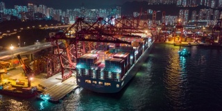4K Time Lapse或Hyper Lapse:工作吊桥在晚上将集装箱装到集装箱船，在码头商埠进行商业物流、进出口、运输或运输。