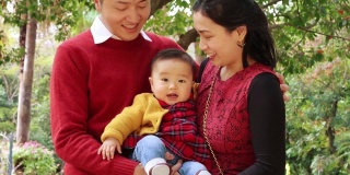 亚洲家庭的肖像录像