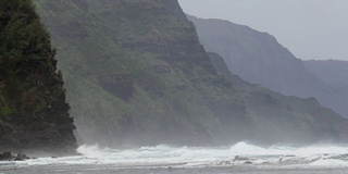 夏威夷海岸纳帕利步道，考艾岛的热带雨林