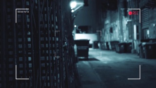 数字记录相机在市中心城区在夜晚系列-小巷版本视频素材模板下载
