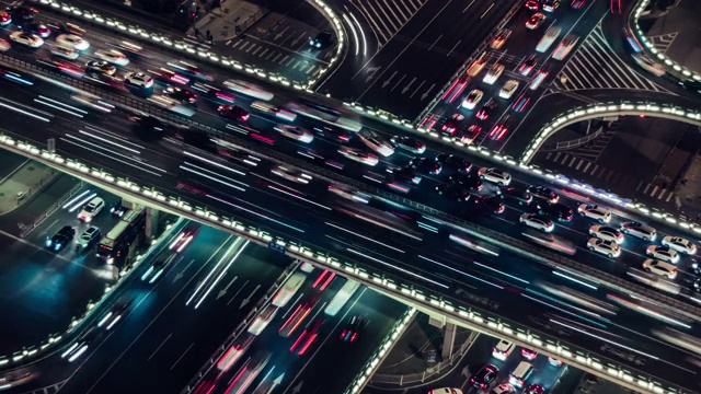 T/L ZO鸟瞰图天桥和城市交通在夜间/北京，中国