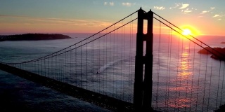 旧金山桥后的日落鸟瞰图