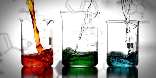 实验室烧杯具有数据和化合物结构式的前景