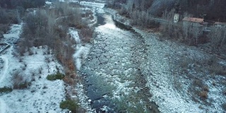 瓦尔·马斯隆河的冬天
