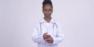 年轻美丽的非洲女医生
