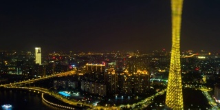 夜间照明著名的广州市广州塔顶部空中倾斜移位全景4k时间间隔中国