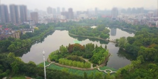 白天武汉市紫阳公园湖泊航拍全景图4k倾斜移位中国