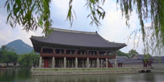 位于首尔的古代朝鲜宫殿。Slowmotion拍摄