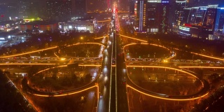 夜光成都市中心交通街道道路交叉口航拍延时全景4k中国