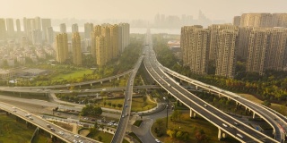 阳光明媚的日落杭州城市风景交通路口航拍时间推移全景4k中国