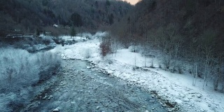 瓦尔·马斯隆河的冬天