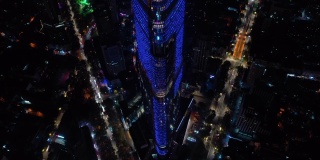 夜景照亮了南京市中心交通街道圈塔高空俯瞰4k中国全景