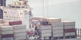 延时:货柜货物在香港青衣港口货柜港口装载到货船上