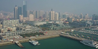 晴天青岛著名的奥林匹克湾广场游艇码头航拍全景4k中国