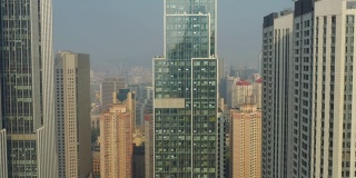 日照时间飞越青岛市区办公大楼航拍4k中国全景图