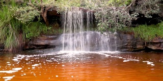 柯林斯海滩瀑布的镜头，曼利，新南威尔士州，澳大利亚