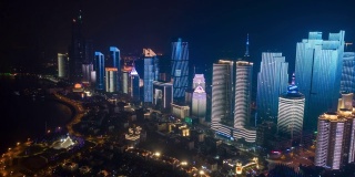 著名的夜景照亮了青岛著名的市中心海湾航拍延时全景4k中国