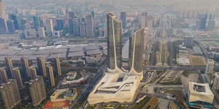 南京阴天著名的国际青年文化中心河人行天桥航拍延时全景4k中国