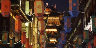 上海老城区中国灯笼的街道装饰。中国新年