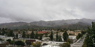 加州伯班克山的暴风雨时间流逝
