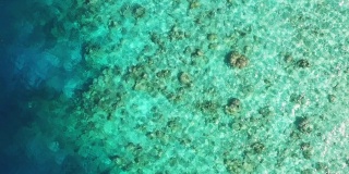 马尔代夫珊瑚礁的航拍镜头