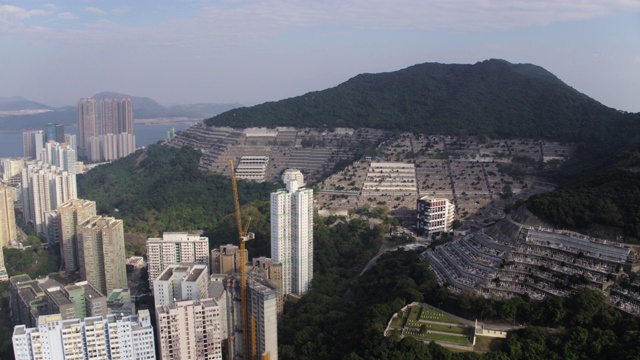 香港航拍v212低空飞过沙湾地区，拍摄城市景观