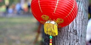 传统的中国红纸灯笼